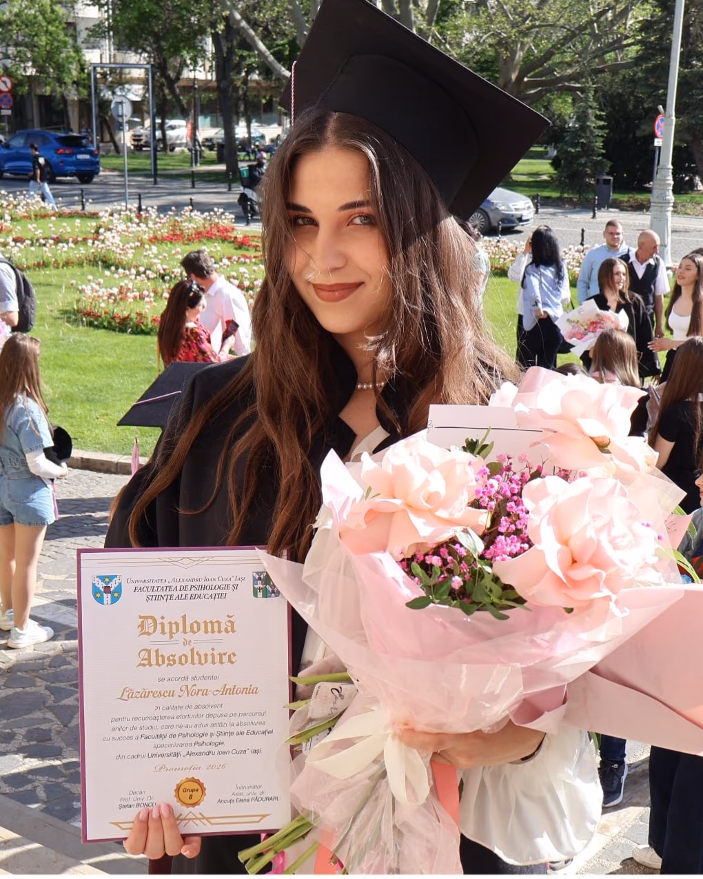 Nora Lăzărescu la absolvirea Facultății de Psihologie, Universitatea „Alexandru Ioan Cuza” din Iași